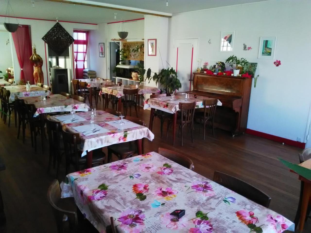 Le Relais De La Marche Hotel Aigurande Екстериор снимка
